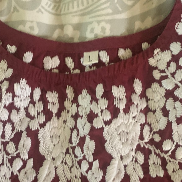 Chic Burgundy Blouse with White Embroidery - Picture 4 of 5